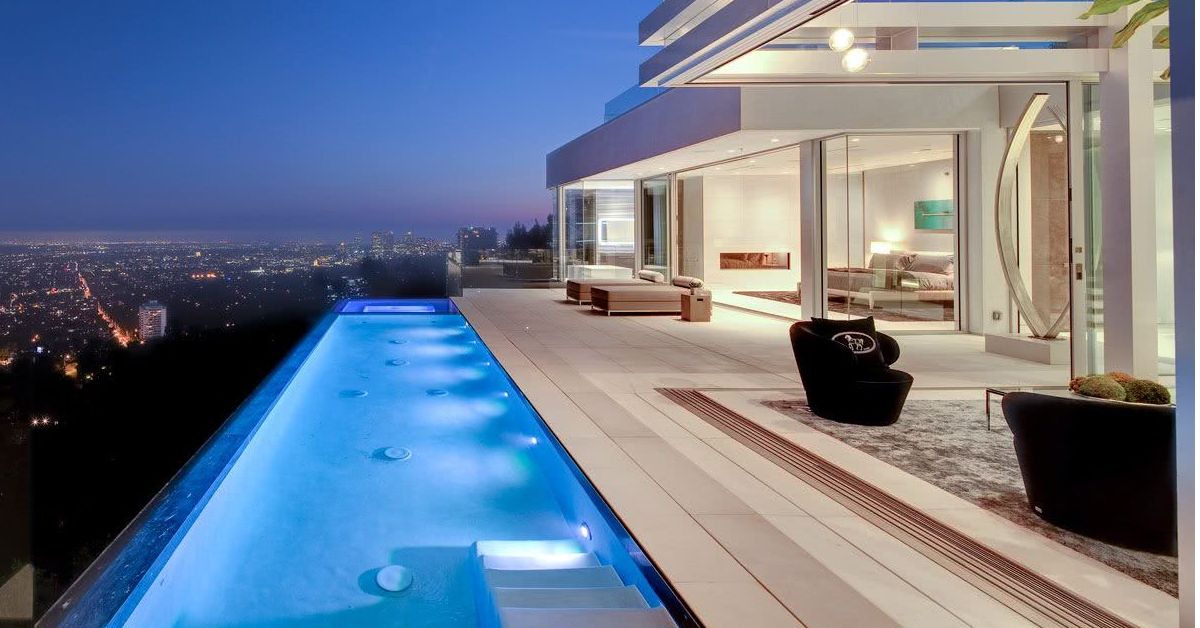 Rosi Barcelos Arquitetura em Niterói - Piscina com borda infinita